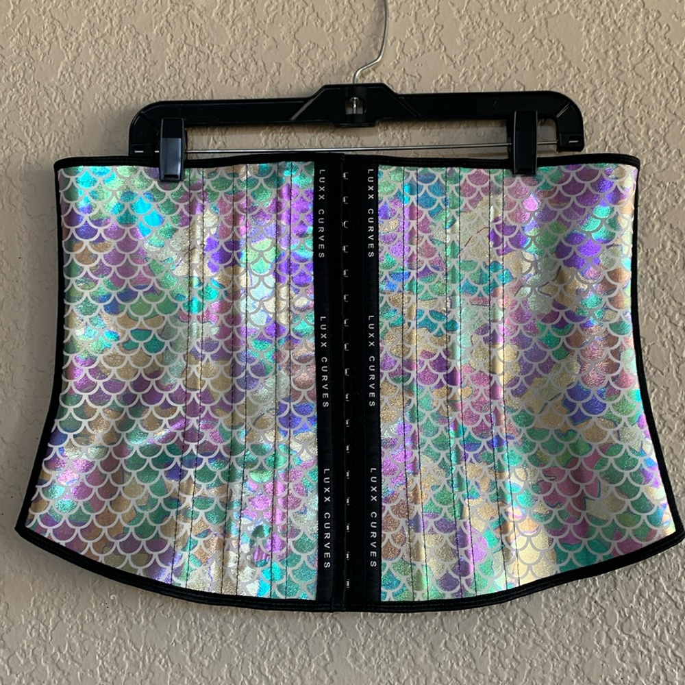 Luxx Curves Waist Trainer.  Iridescent mermaid scale pattern. Exclnt cond